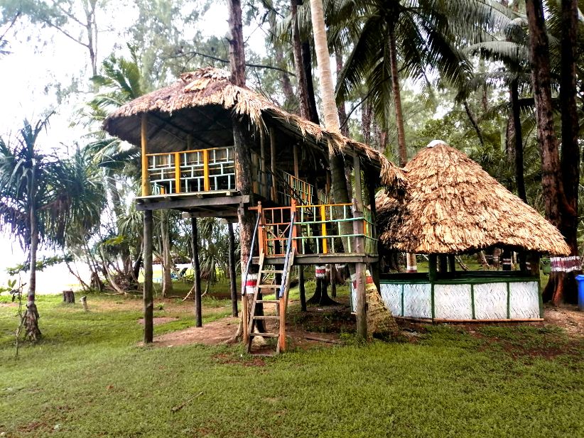 Hut at Karmatang