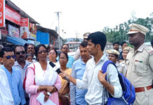 पी.आर.आई और ठेकेदार मिलकर रंगत में किया चक्का जाम विरोध, प्रमुख प्रशासन पर भड़की। Rangat Protest