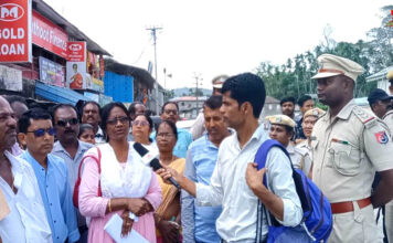 पी.आर.आई और ठेकेदार मिलकर रंगत में किया चक्का जाम विरोध, प्रमुख प्रशासन पर भड़की। Rangat Protest