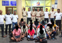 पुलिस स्टेशन एबरडीन द्वारा जुआ अड्डे का भंडाफोड़ किया गया और 17 लोगों को गिरफ्तार किया गया