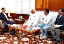 рд╕рд╛рдВрд╕рдж рдмрд┐рд╖реНрдгреБ рдкрджрд╛ рд░реЗ рдиреЗ рдЬрд┐рд▓рд╛ рдкрд░рд┐рд╖рдж рдХреЗ рдЕрдзреНрдпрдХреНрд╖ рд╢реНрд░реА рдкреНрд░рдХрд╛рд╢ рдЕрдзрд┐рдХрд╛рд░реА рдХреЗ рд╕рд╛рде рд╕рдВрд╕рдж рднрд╡рди рдореЗрдВ рдХреЗрдВрджреНрд░реАрдп рдЕрд▓реНрдкрд╕рдВрдЦреНрдпрдХ рдордВрддреНрд░реА рд╢реНрд░реА рдХрд┐рд░реЗрди рд░рд┐рдЬрд┐рдЬреВ рдЬреА рд╕реЗ рдореБрд▓рд╛рдХрд╛рдд рдХреА Bishnu With Kiran Rejiju