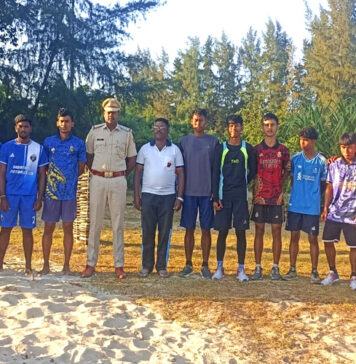 рдмрд╛рд░рд╛рдЯрд╛рдВрдЧ рдореЗрдВ рдмреАрдЪ рд╡реЙрд▓реАрдмреЙрд▓ рдЗрд╡реЗрдВрдЯ рдХреЗ рд╕рд╛рде рдкреБрд▓рд┐рд╕ рд╕реНрдерд╛рдкрдирд╛ рд╕рдкреНрддрд╛рд╣ рдордирд╛рдпрд╛ рдЧрдпрд╛ред Baratang Football