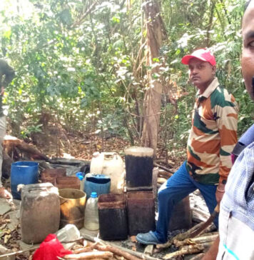 PS कालीघाट ने तालबगान जंगल में अवैध शराब बनाने का भंडाफोड़ किया। Lahan