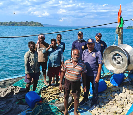 PMF मायाबंदर की तुरंत कार्रवाई से ओलिवर आइलैंड के पास बहते हुए मछली पकड़ने वाले ट्रॉलर को बचाया गया। Rescue