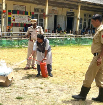 फायर स्टेशन बाराटांग ने GSSS ओरलकाचा में आग और भूकंप सुरक्षा अभ्यास का आयोजन किया। FS Mock drill
