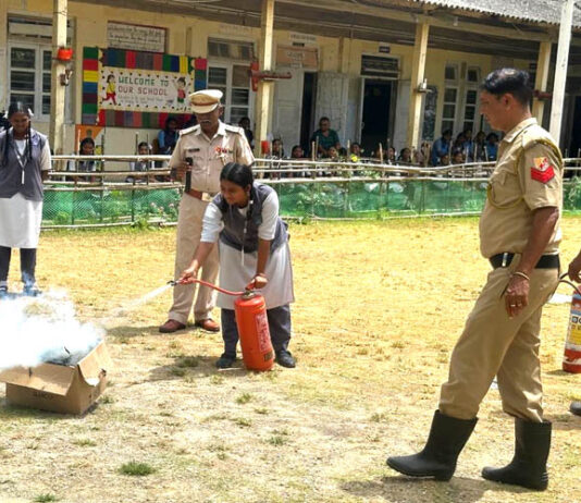 फायर स्टेशन बाराटांग ने GSSS ओरलकाचा में आग और भूकंप सुरक्षा अभ्यास का आयोजन किया। FS Mock drill