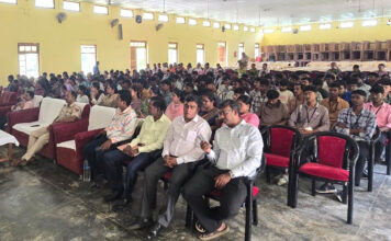उत्तरी और मध्य अंडमान पुलिस MGGC के छात्रों के बीच साइबर जागरूकता और सामाजिक उत्तरदायित्व को बढ़ावा दे रही है। Awareness Program