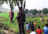 पश्चिम बंगाल में अंतरराष्ट्रीय सीमा रेखा पर बांग्लादेशी भीड़ और सुरक्षा बलों के बीच अफ़रा-तफ़री भरा टकराव West Bengal Border