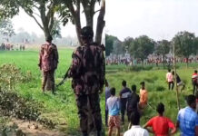 पश्चिम बंगाल में अंतरराष्ट्रीय सीमा रेखा पर बांग्लादेशी भीड़ और सुरक्षा बलों के बीच अफ़रा-तफ़री भरा टकराव West Bengal Border